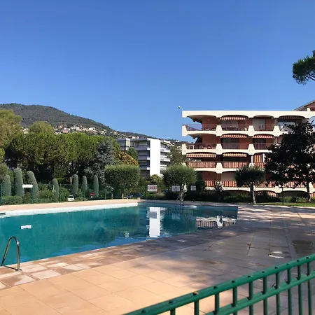 Bel En Avec 3 Piscines Apartament